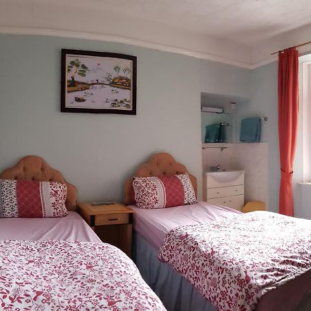 Sandpiper Guesthouse Суонзи Екстериор снимка