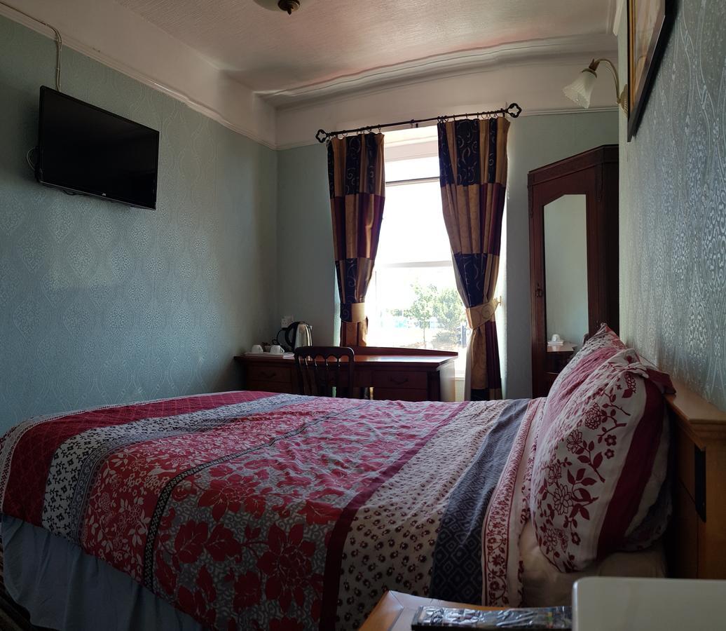 Sandpiper Guesthouse Суонзи Екстериор снимка
