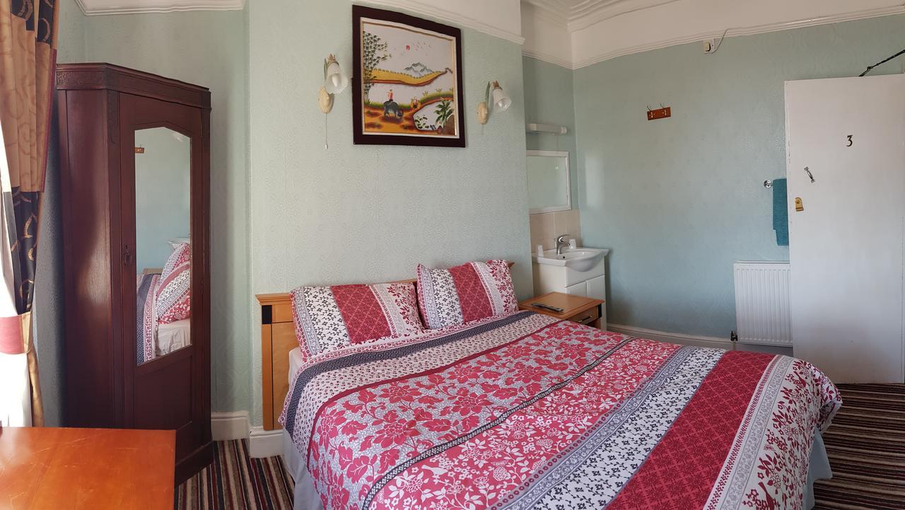 Sandpiper Guesthouse Суонзи Екстериор снимка