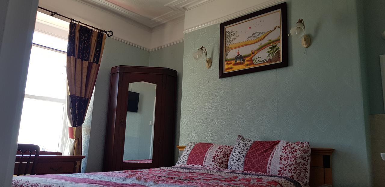 Sandpiper Guesthouse Суонзи Екстериор снимка