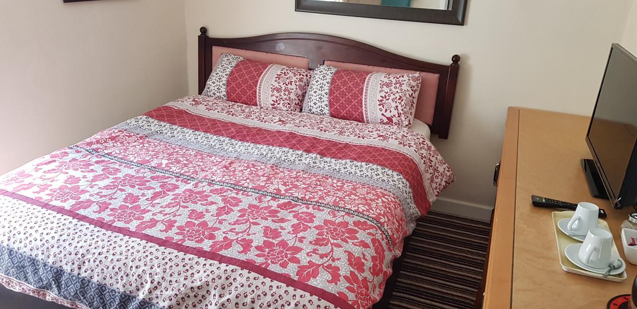 Sandpiper Guesthouse Суонзи Екстериор снимка